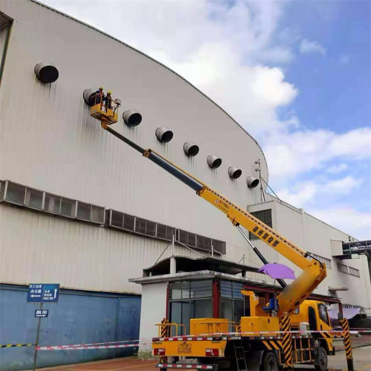 海南高空作业车出租服务：专业广告牌安装解决方案