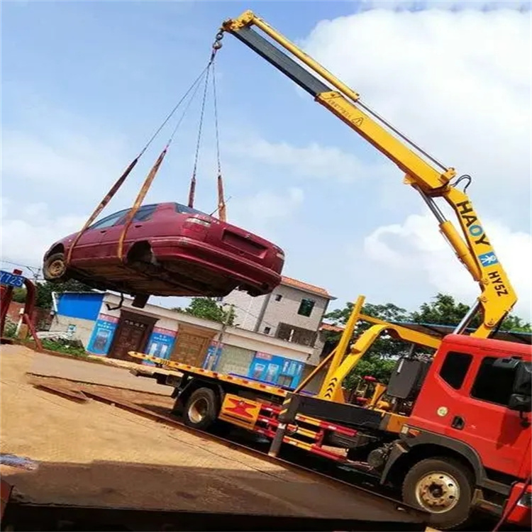 海南吊车吊汽车的正确方法